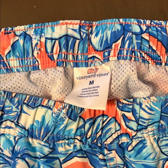 Vineyard Vines Blue Floral on Coral Men’s Swim Trunks - Picture 3 of 3